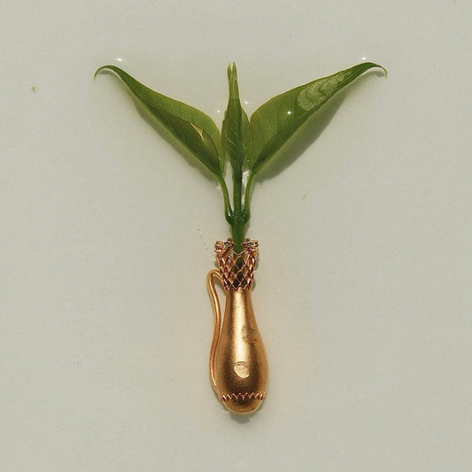 Yiru.jewellery Queen of Cups pendant featuring a detailed card-inspired design on a silver chain.