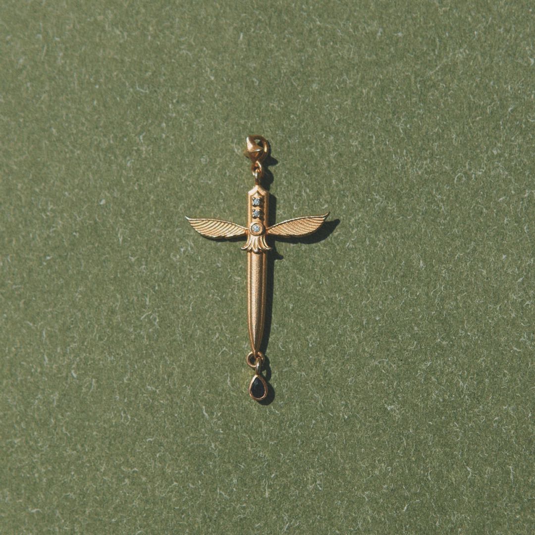 Yiru.jewellery Queen of Swords Tarot pendant featuring a detailed metal design with intricate tarot card imagery.