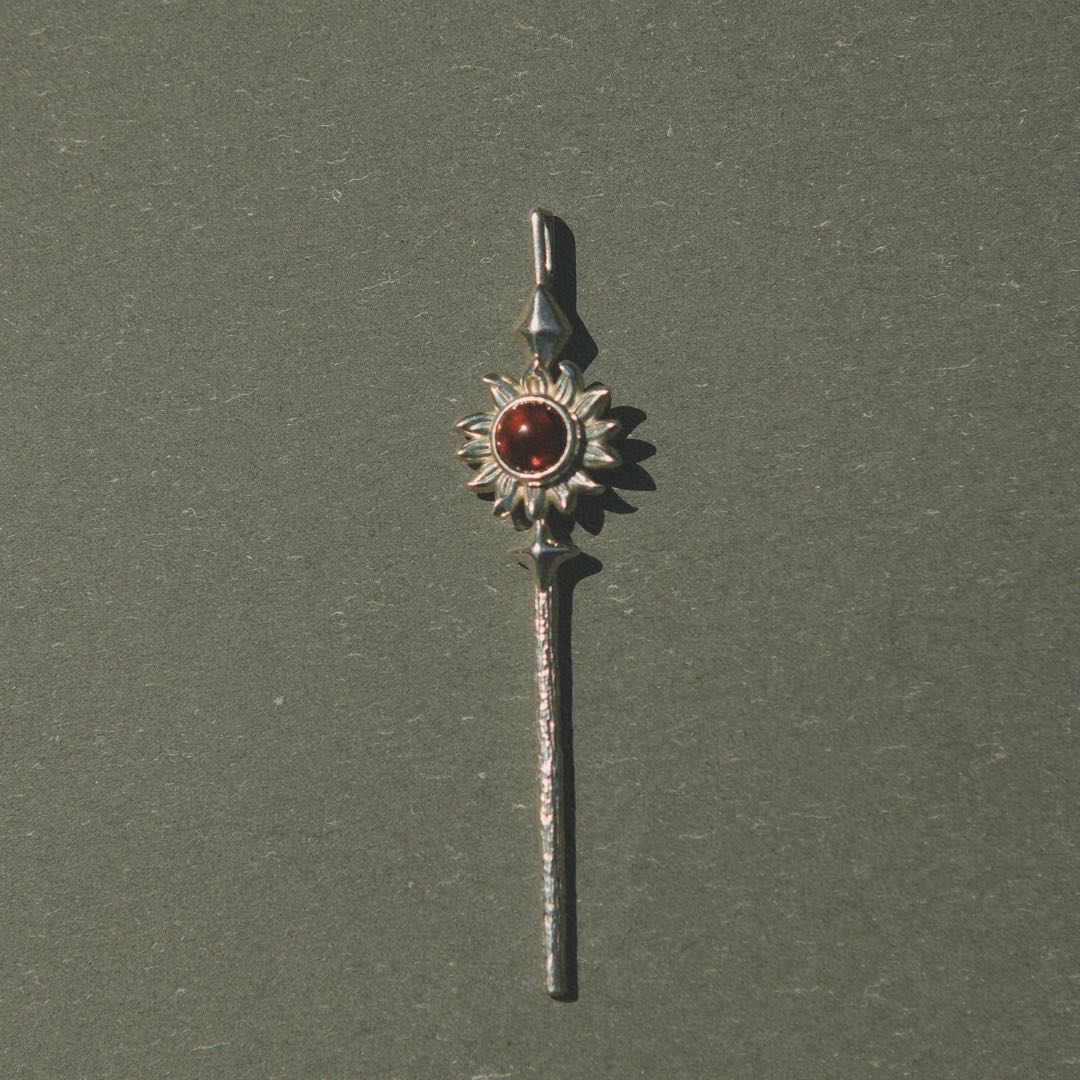 Yiru.jewellery Queen of Wands pendant featuring a detailed, artistic design on a silver chain, showcasing mystical symbolism.