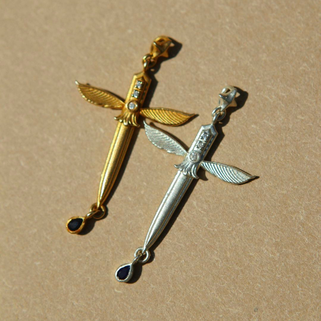 Silver Queen of Swords Tarot pendant from yiru.jewellery featuring detailed design on a sleek jewelry piece.