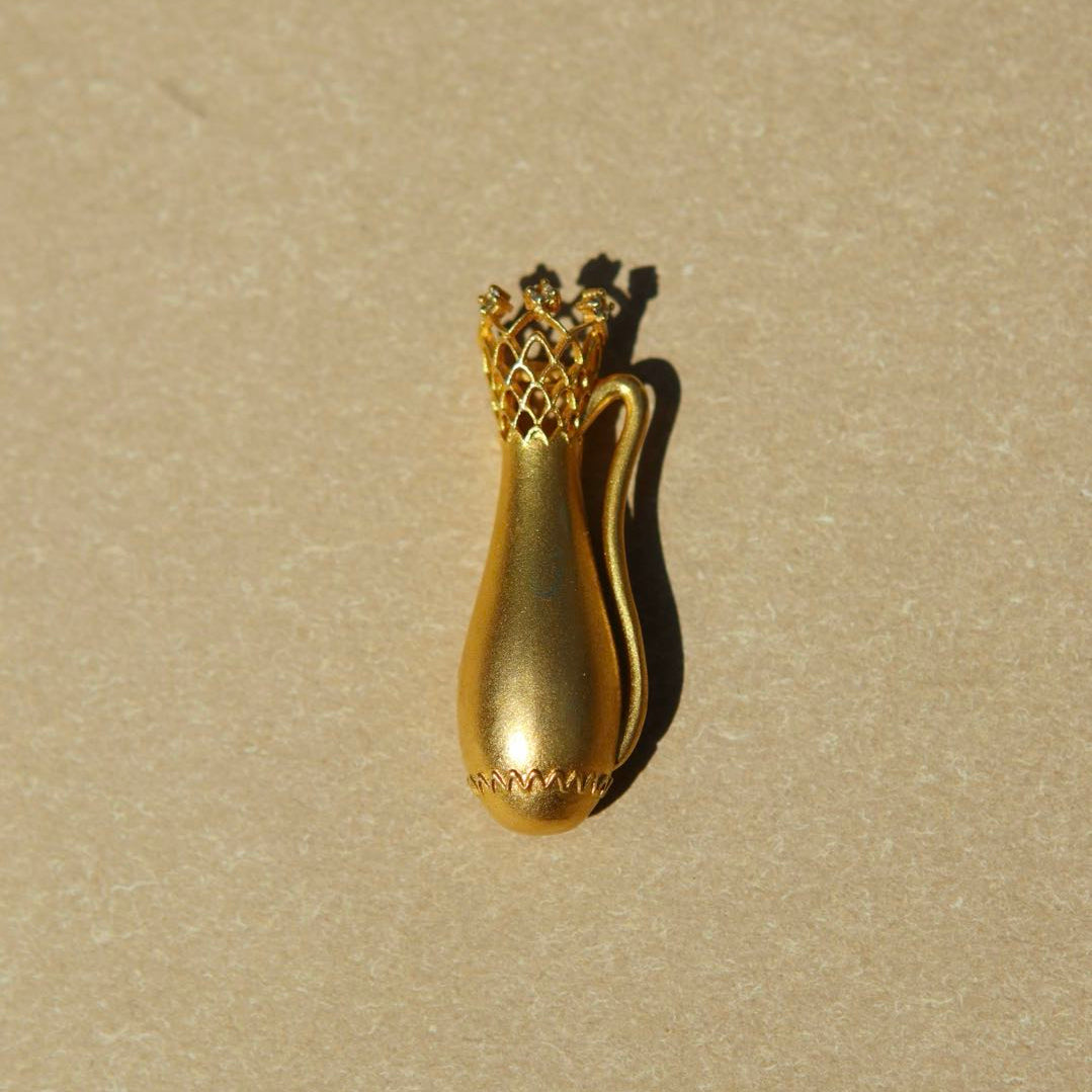Yiru.jewellery Queen of Cups pendant featuring a detailed, elegant design with a gemstone centerpiece on a silver chain.