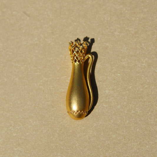 Yiru.jewellery Queen of Cups pendant featuring a detailed, elegant design with a gemstone centerpiece on a silver chain.