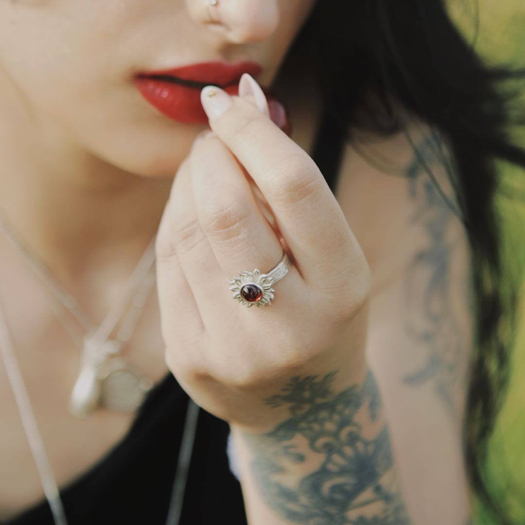 Yiru.jewellery Queen of Wands sunflower ring with detailed gold-tone design and intricate sunflower motif on a band.